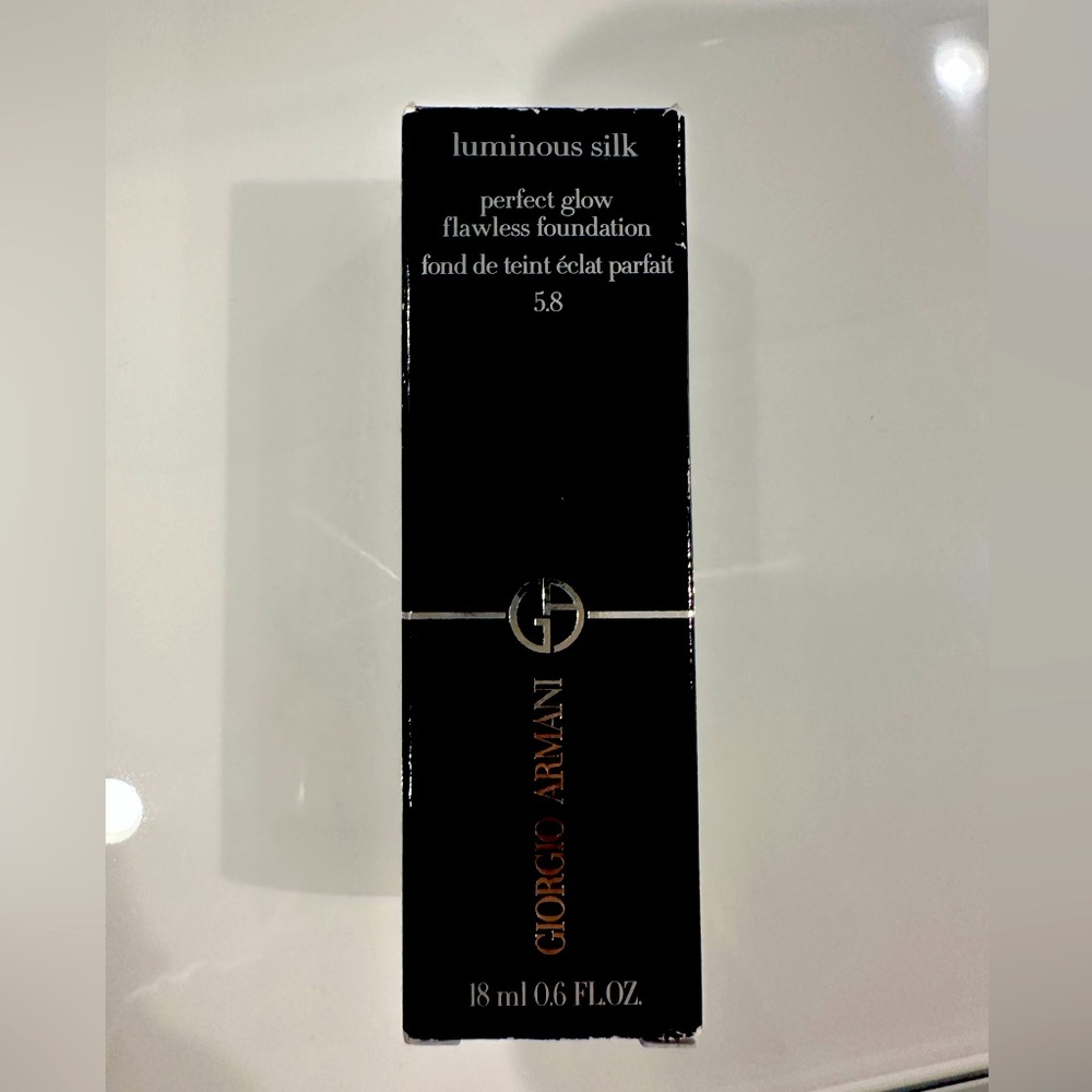 Armani Luminous Silk Natural Glow Foundation in Shade 5.8 *Brand New*